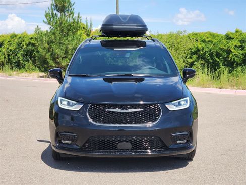 New 2025 Chrysler Pacifica Select w/ Fav Edition Package image 2