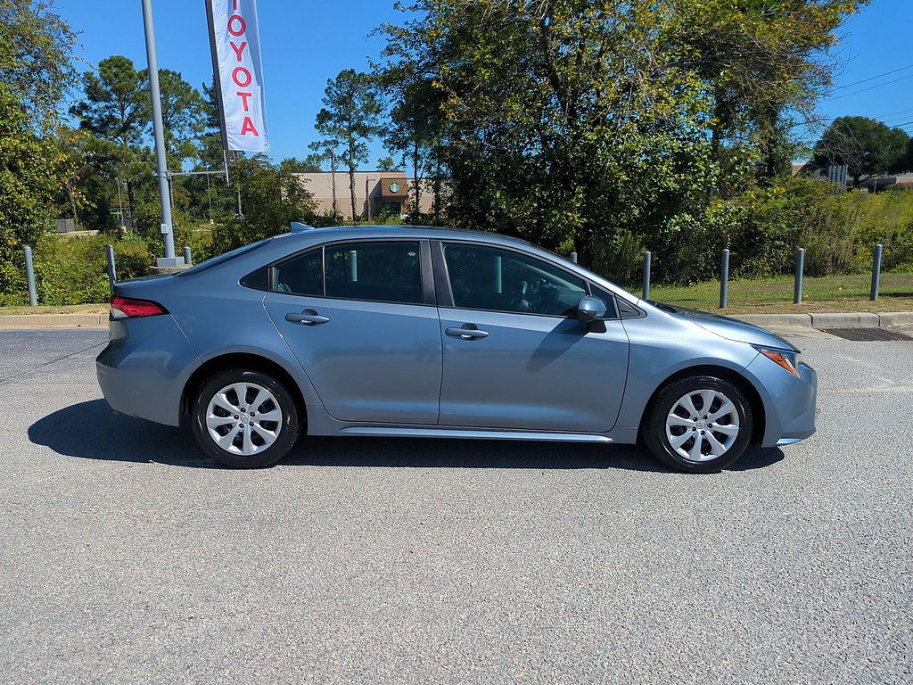 Certified 2025 Toyota Corolla LE FWD image 2