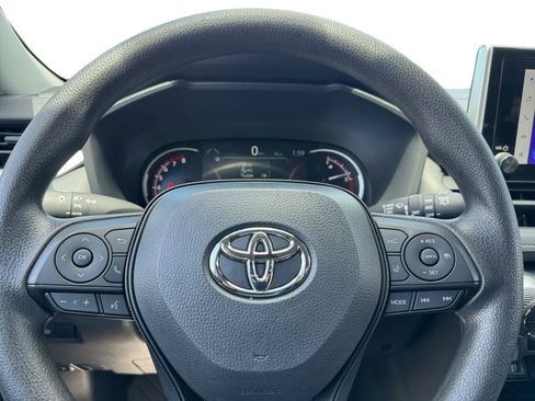 Used 2025 Toyota RAV4 XLE AWD/4WD image 17