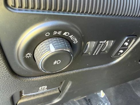 Used 2023 Jeep Wagoneer Series III w/ Preferred Equipment Group AWD/4WD image 17