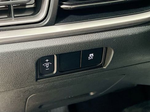 Certified 2024 Kia Sorento LX image 10