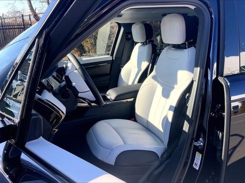 New 2026 Land Rover Range Rover Sport Dynamic SE AWD/4WD image 9