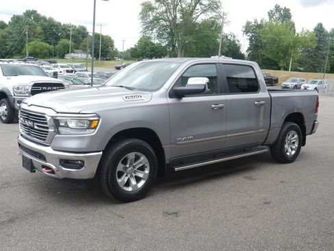 Used 2024 RAM 1500 Laramie AWD/4WD image 10