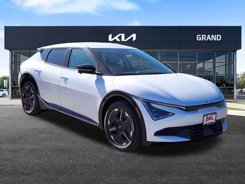 New 2025 Kia EV6 Wind AWD/4WD image 2