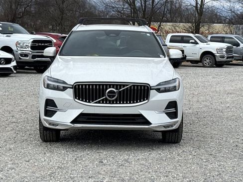 Used 2023 Volvo XC60 B5 Plus image 2