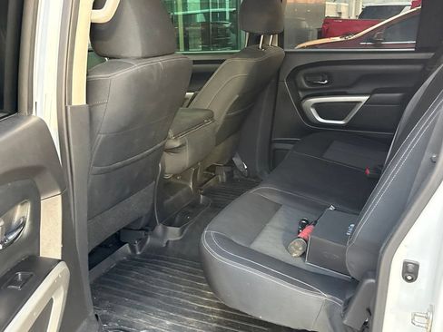 Used 2018 Nissan Titan SV AWD/4WD image 9