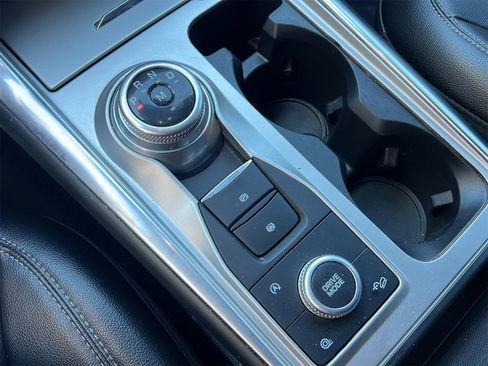 Used 2020 Ford Explorer XLT w/ Equipment Group 202A image 23