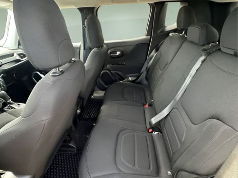 Used 2020 Jeep Renegade Latitude w/ Cold Weather Group image 19