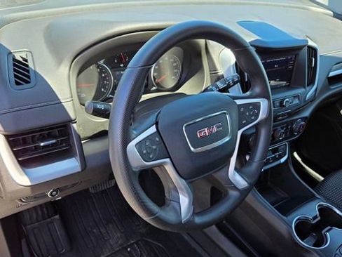 Used 2023 GMC Terrain SLE w/ Driver Convenience Package FWD image 9