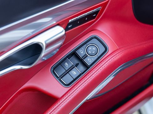 Used 2016 Porsche 911 Turbo image 27