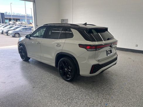 New 2026 Volkswagen Tiguan SE R-Line FWD image 3