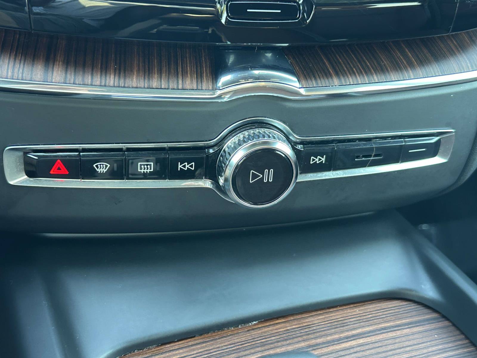 Certified 2024 Volvo XC60 B5 Plus AWD/4WD image 24