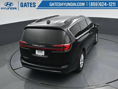 Used 2022 Chrysler Pacifica Touring-L w/ Uconnect Theater Family Group FWD image 50