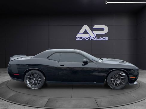 Used 2017 Dodge Challenger R/T Scat Pack w/ Leather Interior Group image 8