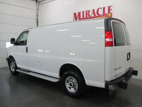 Used 2024 GMC Savana 2500 w/ Driver Convenience Package image 4