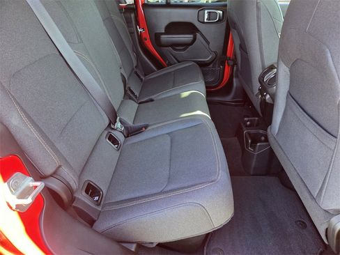 Used 2025 Jeep Gladiator Sport image 18