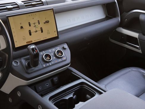 Used 2022 Land Rover Defender 110 S image 13