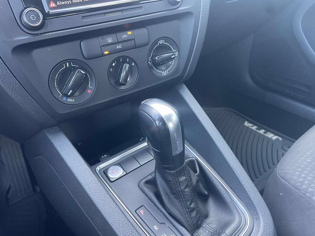 Used 2015 Volkswagen Jetta S FWD image 28