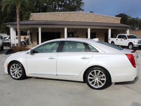 Used 2016 Cadillac XTS Luxury image 3