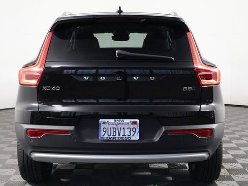 Used 2025 Volvo XC40 B5 Core w/ Protection Package Premier image 5