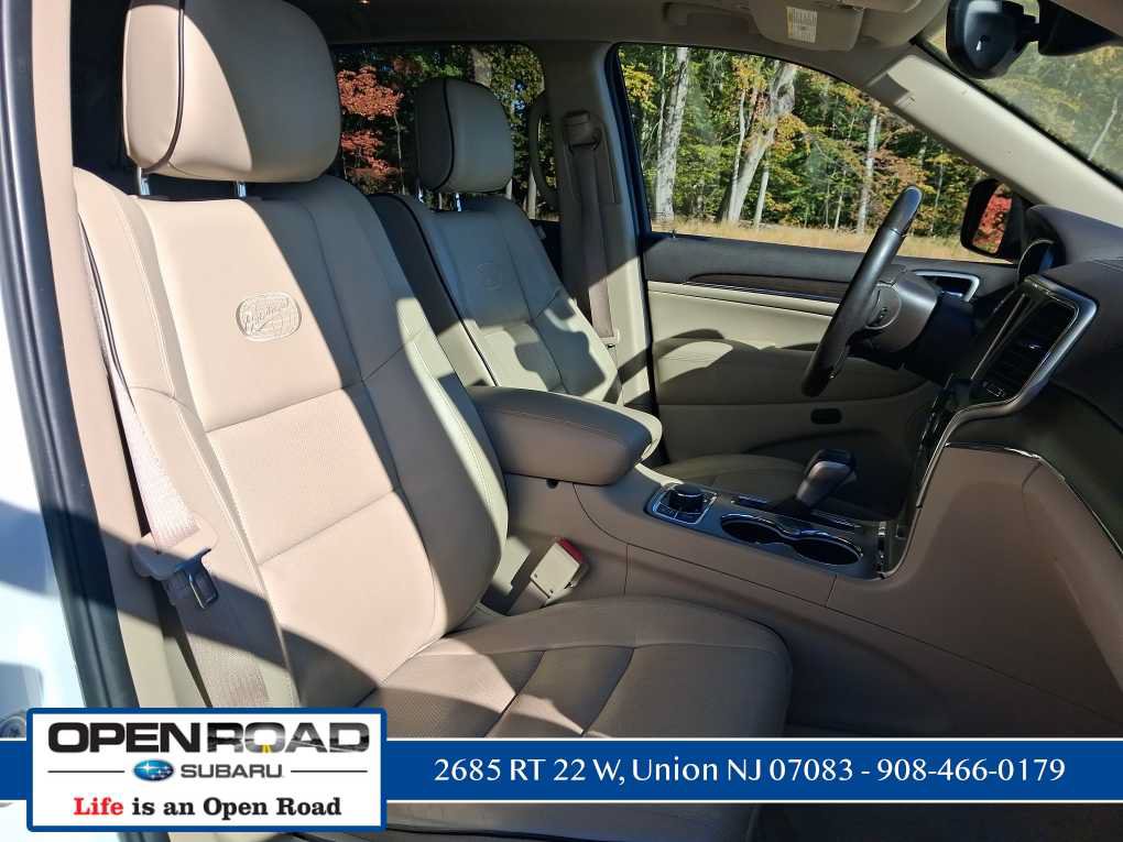 Used 2018 Jeep Grand Cherokee Overland AWD/4WD image 16