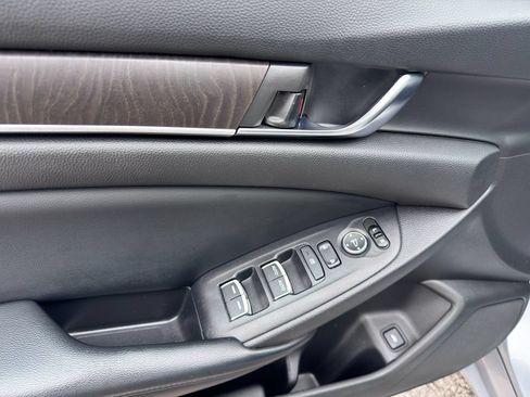 Used 2018 Honda Accord EX image 10