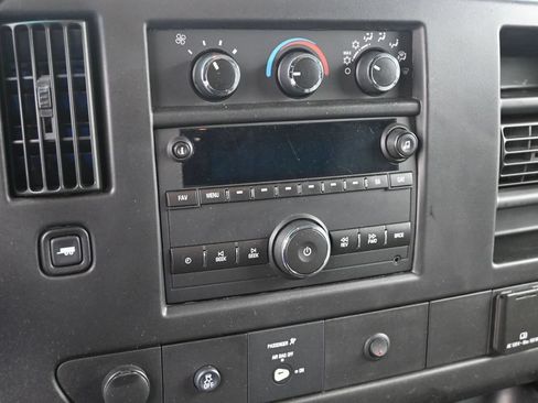 Used 2016 Chevrolet Express 2500 RWD image 21