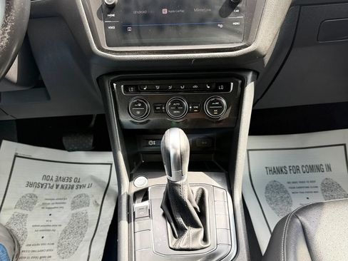 Used 2018 Volkswagen Tiguan SE w/ 18" Alloy Wheels Package FWD image 21