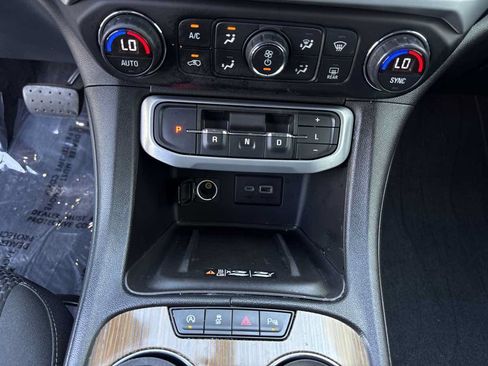 Used 2020 GMC Acadia SLE FWD image 25