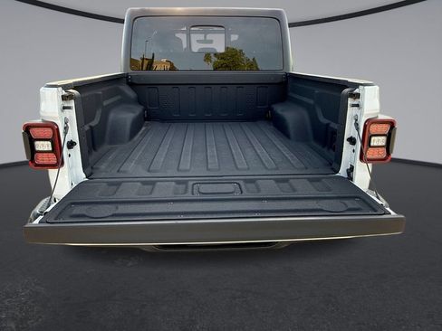 Used 2022 Jeep Gladiator Overland w/ LED Lighting Group AWD/4WD image 13