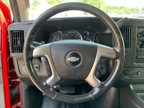 Used 2018 Chevrolet Express 2500 w/ Driver Convenience Package RWD image 8