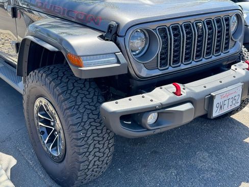 Used 2025 Jeep Wrangler Unlimited Rubicon AWD/4WD image 2