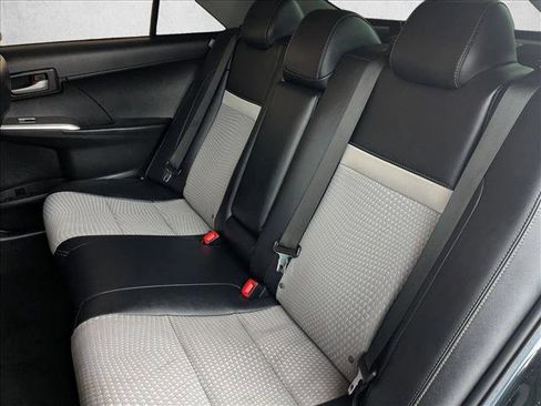 Used 2014 Toyota Camry SE image 16