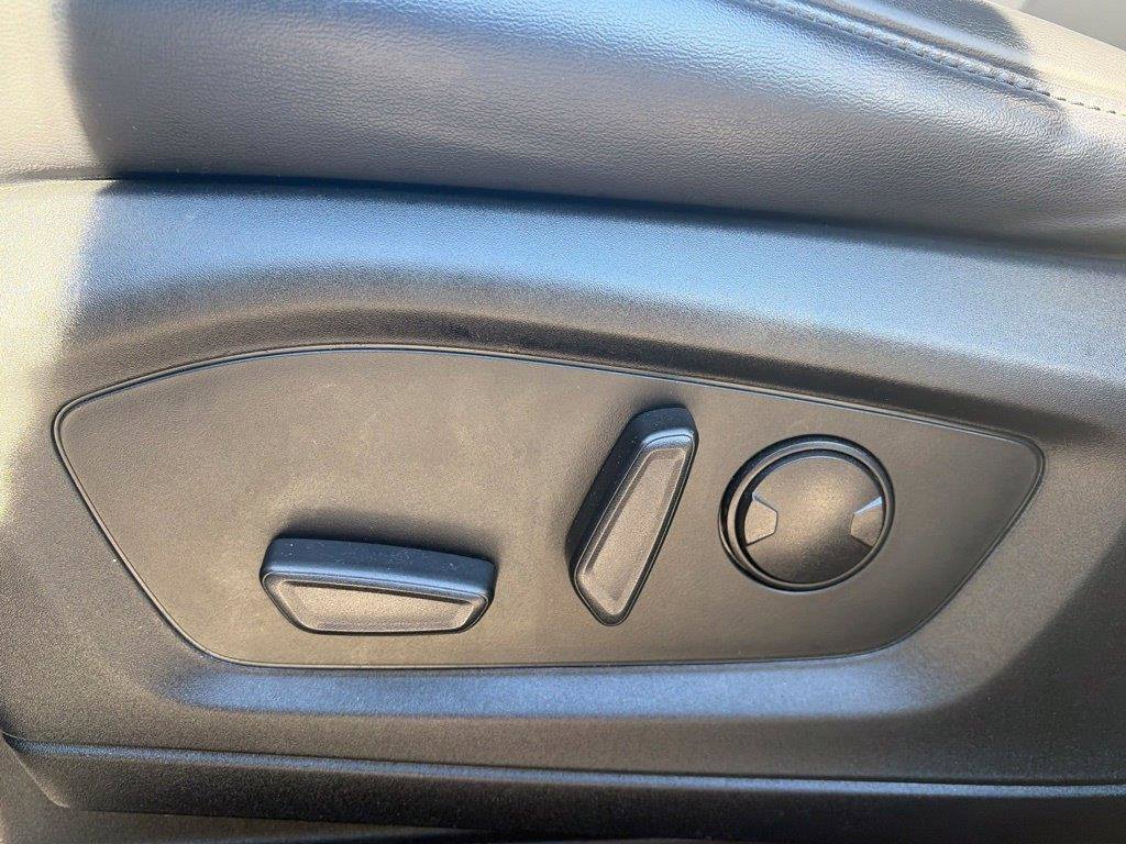 Used 2021 Ford Explorer XLT w/ Equipment Group 202A AWD/4WD image 7