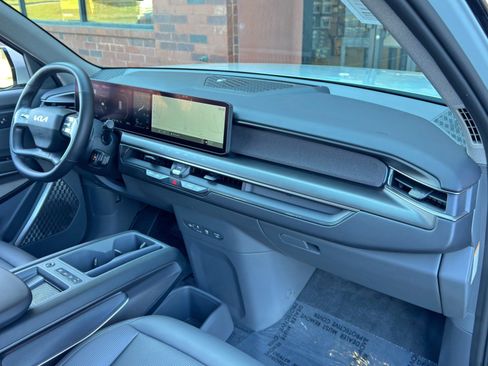 Used 2024 Kia EV9 Light Long Range image 12