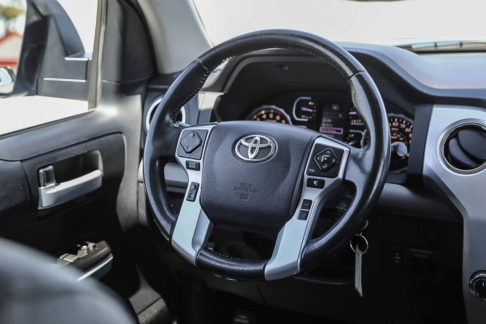 Used 2020 Toyota Tundra SR5 w/ SR5 Leather Package AWD/4WD image 15