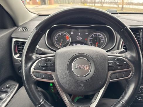 Used 2019 Jeep Cherokee Limited image 6