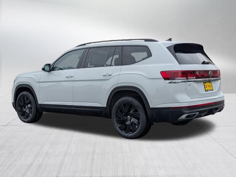 Certified 2024 Volkswagen Atlas SE w/ Black Wheel Package AWD/4WD image 5