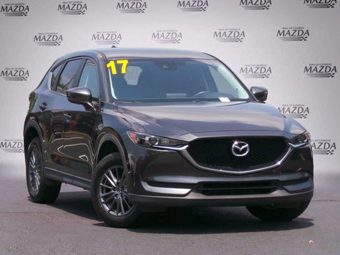 Used 2017 MAZDA CX-5 Touring FWD image 2