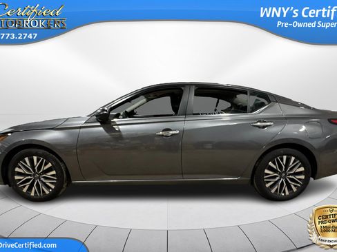 Used 2025 Nissan Altima 2.5 SV image 9