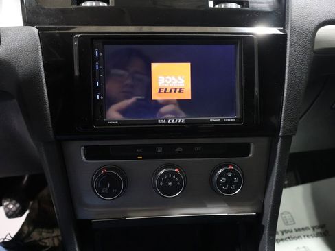 Used 2015 Volkswagen Golf S image 24