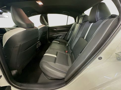 Used 2025 Toyota Camry SE image 29