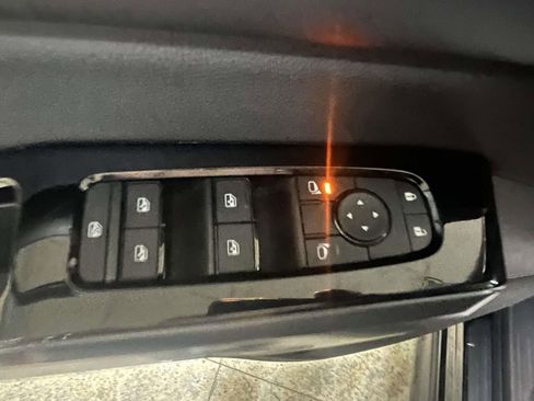 Used 2025 Nissan Pathfinder SL image 16