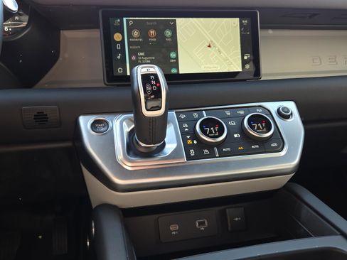 Used 2024 Land Rover Defender 110 X-Dynamic SE image 24