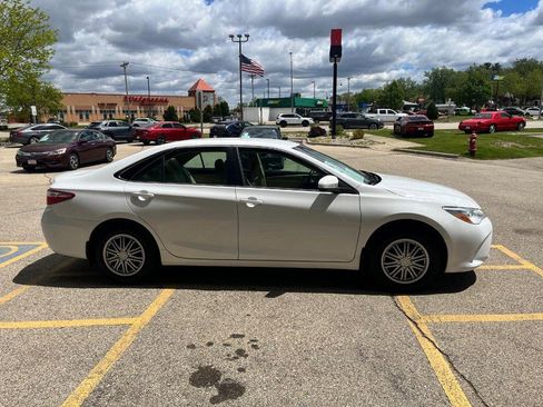 Used 2017 Toyota Camry LE FWD image 4