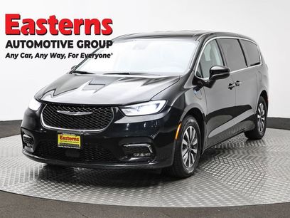 Used 2023 Chrysler Pacifica Touring-L