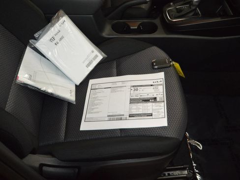 Used 2025 Kia Soul LX image 4