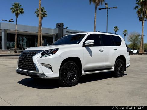 Used 2023 Lexus GX 460 Premium w/ Accessory Package image 2