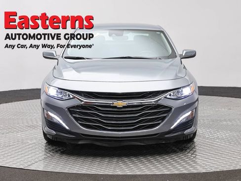 Used 2024 Chevrolet Malibu LT FWD image 2