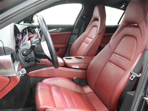 Used 2019 Porsche Panamera 4 image 7